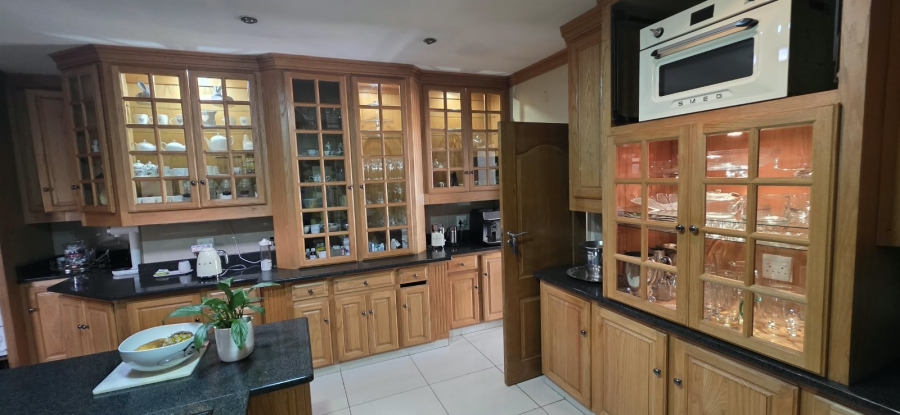 To Let 4 Bedroom Property for Rent in Grimbeeck Park North West